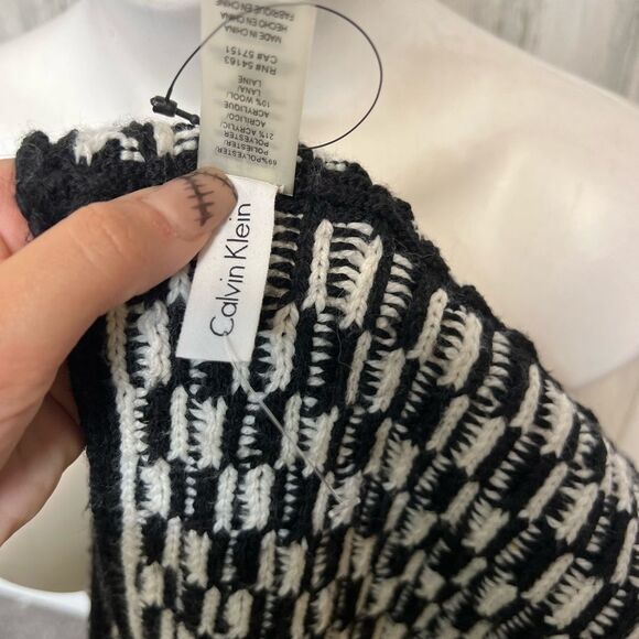 Calvin Klein Black White Chunky Knit Infinity Scarf – Reversible Pattern – Soft - Picture 5 of 6